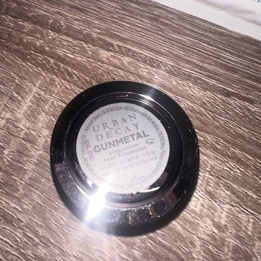 Urban‎ decay gunmetal eye shadow - Picture 3 of 3